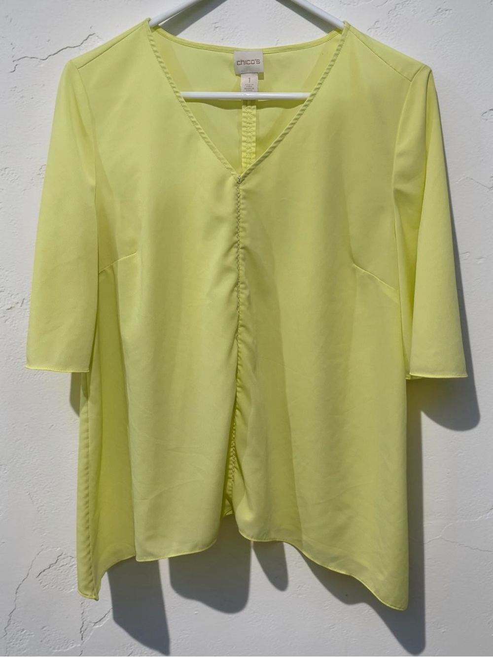 Chico’s Citron Yellow V-Neck Sharkbite Hem Blouse Size 1 M 8/10